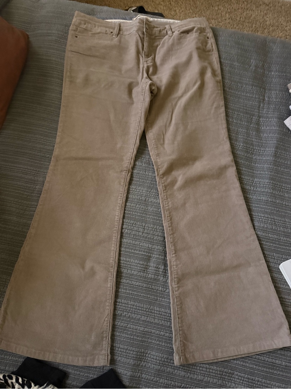 Women’s  Gap Flared Corduroy Jeans in Taupe Brown 30 inch inseam